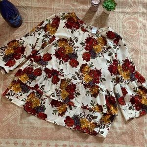 2/$20 Time & Tru ▪️Floral Bell Sleeve Top